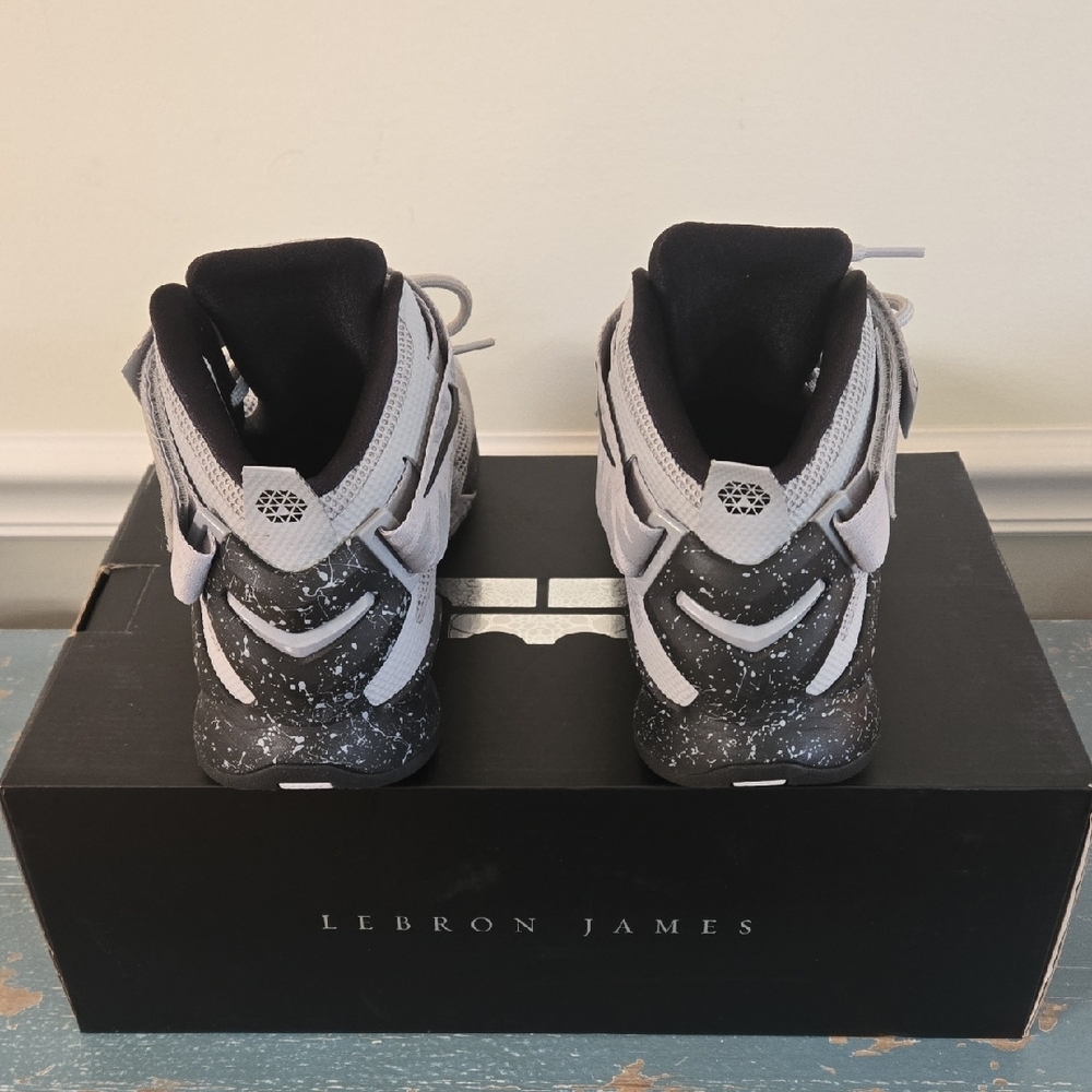 Nike LeBron James Soldier IX 9 PRM Basketball Shoes - Picture 4 of 9